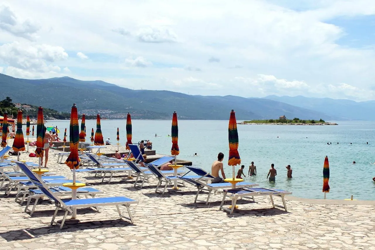 Apartments With A Parking Space Novi Vinodolski - 2348 Croatia