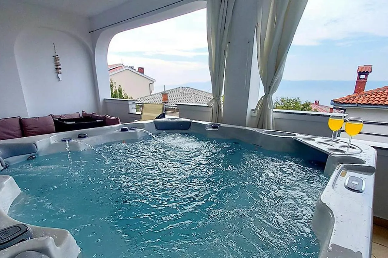 Apartments With A Parking Space Novi Vinodolski - 2348 Croatia