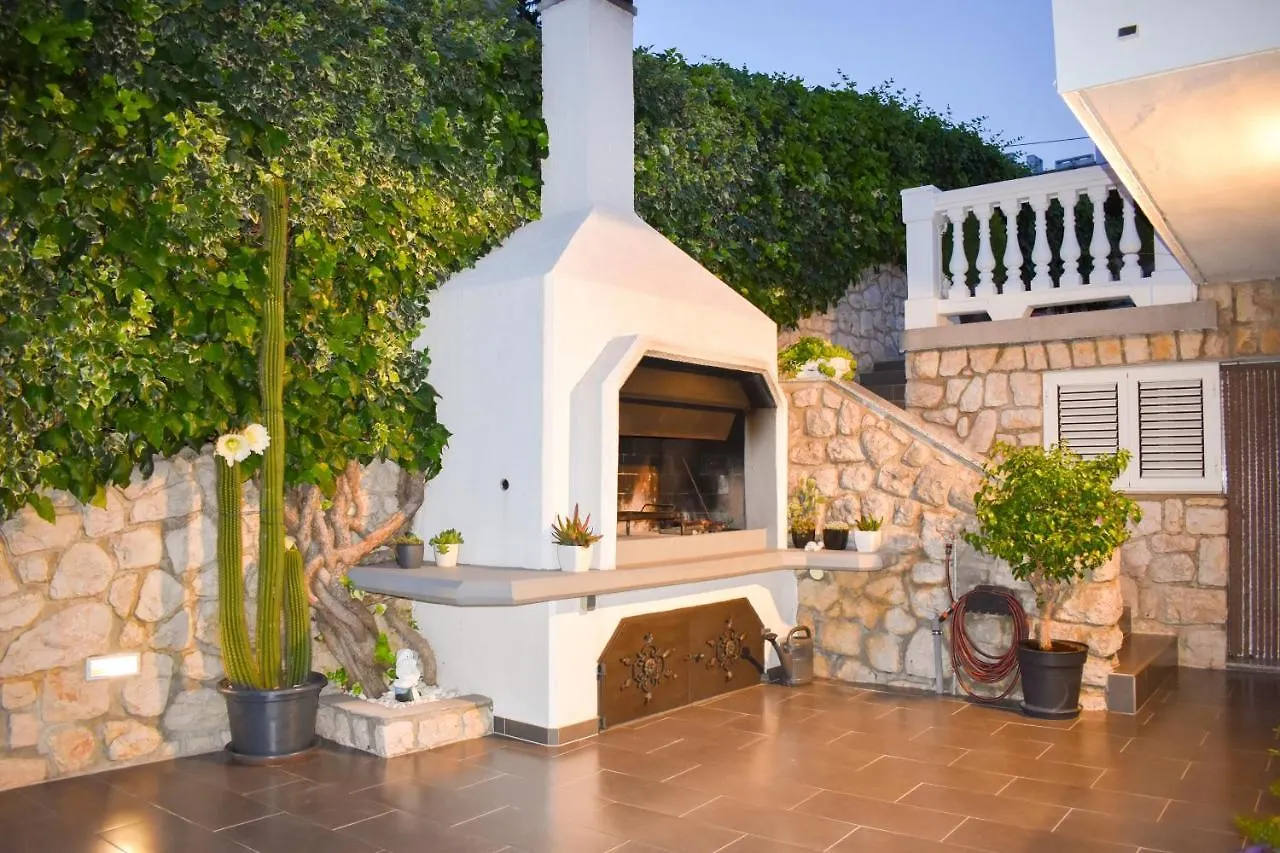 Apartments With A Parking Space Novi Vinodolski - 2348 Croatia