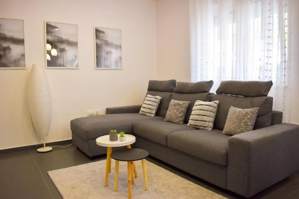 Apartments With A Parking Space Novi Vinodolski - 2348
