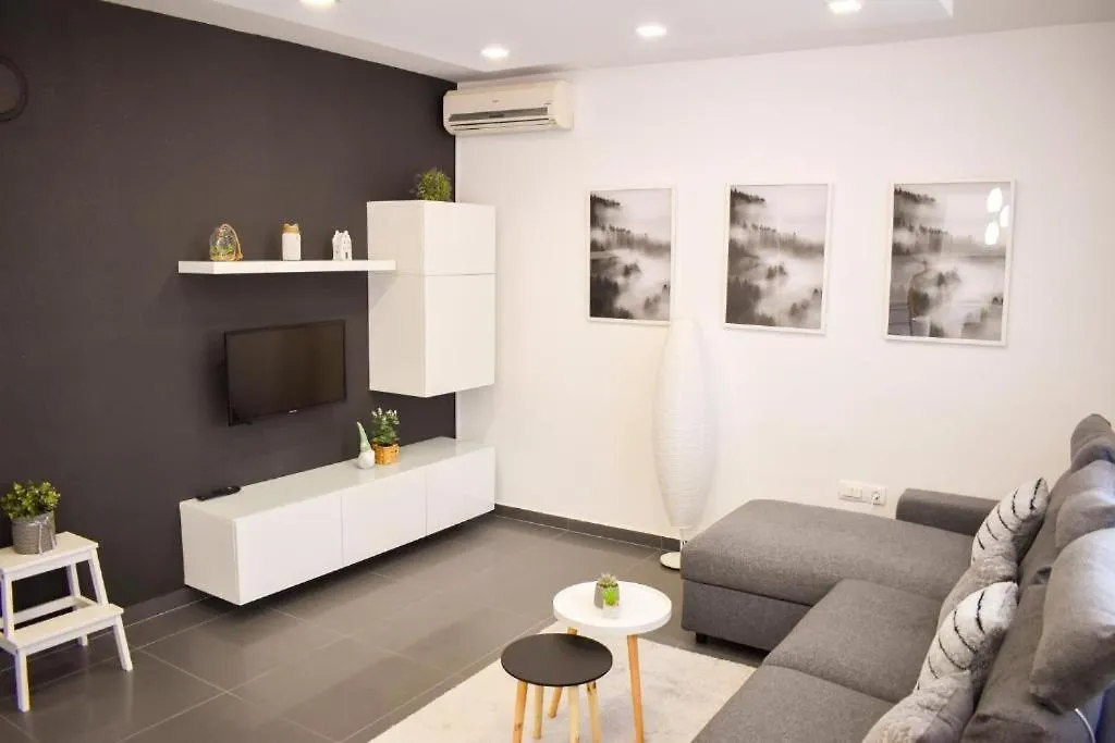 Apartments With A Parking Space Novi Vinodolski - 2348 Croatia